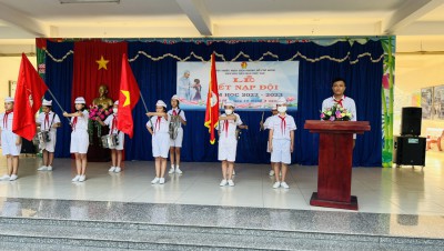 LIÊN ĐỘI TRƯỜNG TH PHÚ TÂN TỔ CHỨC LỄ KẾT NẠP ĐỘI CHO HS LỚP 3 (NĂM HỌC 2022-2023)