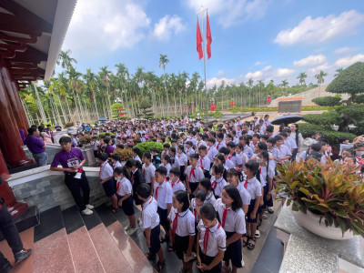 TRƯỜNG TIỂU HỌC PHÚ TÂN TỔ CHỨC CHƯƠNG TRÌNH THAM QUAN TRẢI NGHIỆM HỌC TẬP "DI TÍCH LỊCH SỬ NGÃ BA GIỒNG - NÔNG TRẠI PROFARM"