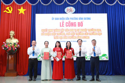 BAN GIÁM HIỆU TRƯỜNG TIỂU HỌC PHÚ TÂN DỰ LỄ CÔNG BỐ QUYẾT ĐỊNH THÀNH LẬP CÁC TRƯỜNG HỌC VÀ CÔNG TÁC NHÂN SỰ CÁC TRƯỜNG NĂM HỌC 2025-2026