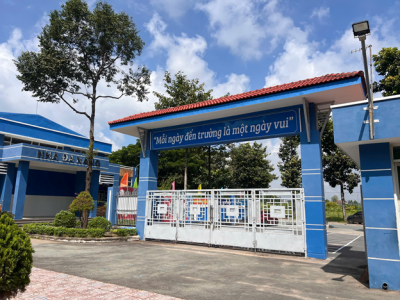 TRƯỜNG TIỂU HỌC PHÚ TÂN TỔ CHỨC LAO ĐỘNG VỆ SINH TOÀN TRƯỜNG CHÀO NĂM HỌC MỚI  "SẠCH SẼ SẴN SÀNG - RỘN RÀNG TỰU TRƯỜNG"