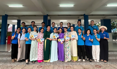TRƯỜNG TIỂU HỌC PHÚ TÂN CHÀO ĐÓN CÁC EM HỌC SINH LỚP MỘT TRONG NGÀY TỰU TRƯỜNG THỨ HAI "BƯỚC CHÂN THÂN QUEN - NỤ CƯỜI RẠNG RỠ"