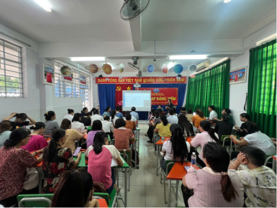 TRƯỜNG TIỂU HỌC PHÚ TÂN TỔ CHỨC TẬP HUẤN KIẾN THỨC AN TOÀN THỰC PHẨM, BẾP ĂN TẬP THỂ.