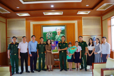 💐💛TRƯỜNG TIỂU HỌC PHÚ TÂN TỔ CHỨC THĂM VÀ CHÚC MỪNG CÁC ĐƠN VỊ BỘ ĐỘI NHÂN DỊP KỶ NIỆM 81 NĂM NGÀY THÀNH LẬP QUÂN ĐỘI NHÂN DÂN VIỆT NAM.