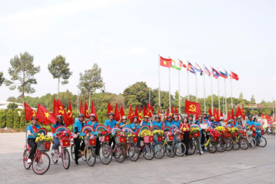 🌟💐🌟TRƯỜNG TIỂU HỌC PHÚ TÂN XUẤT SẮC ĐẠT GIẢI NHÌ HỘI THI DIỄU HÀNH XE HOA HƯỞNG ỨNG "THÁNG 4 LỊCH SỬ"