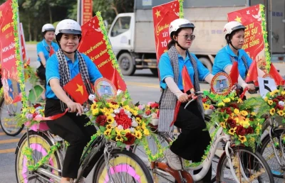 Diễu hành xe đạp hưởng ứng “Tháng 4 lịch sử” tại phường Bình Dương