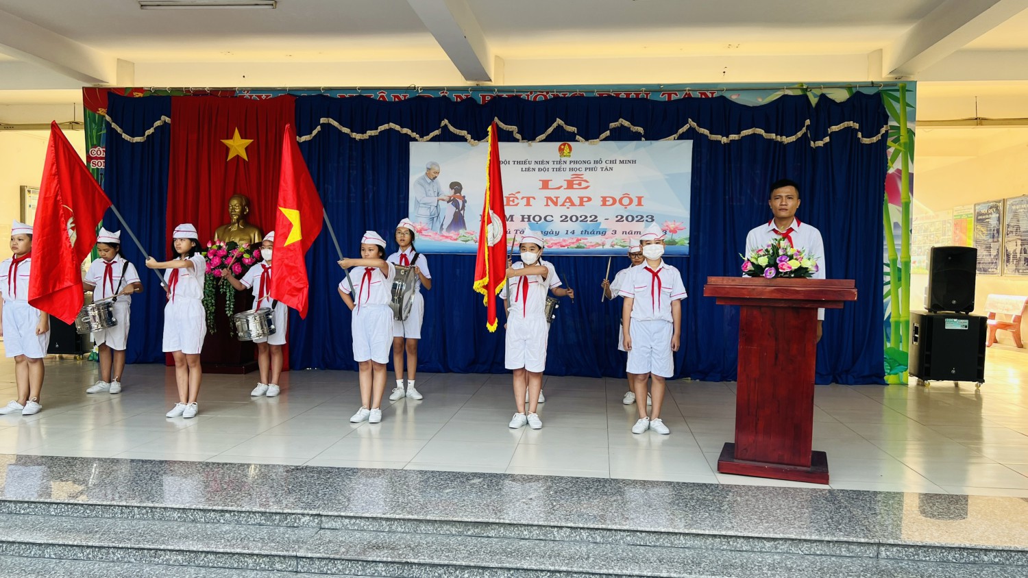 LIÊN ĐỘI TRƯỜNG TH PHÚ TÂN TỔ CHỨC LỄ KẾT NẠP ĐỘI CHO HS LỚP 3 (NĂM HỌC 2022-2023)