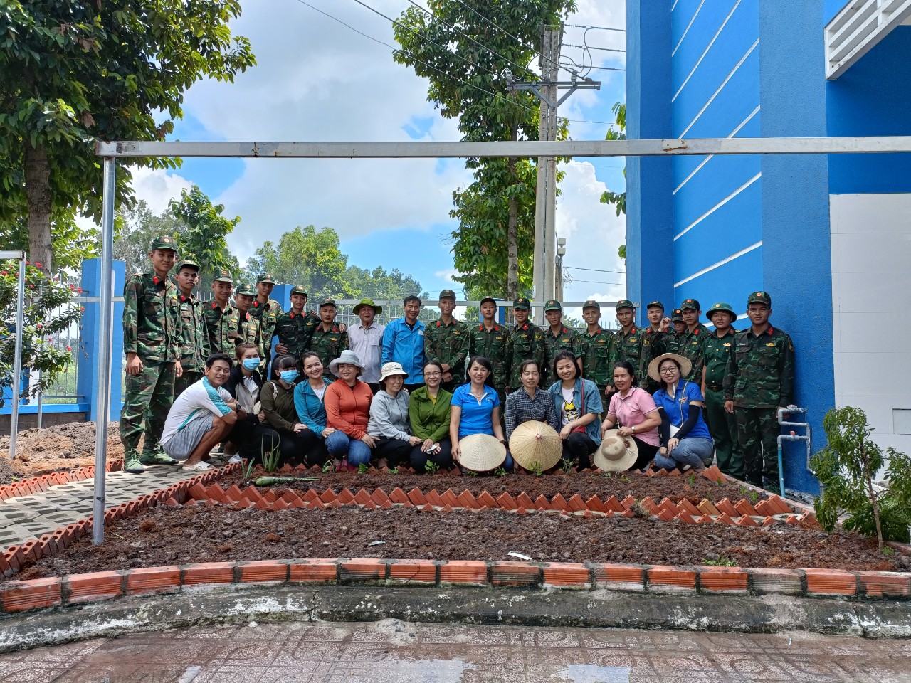 TRƯỜNG TIỂU HỌC PHÚ TÂN: TỔNG VỆ SINH TRƯỜNG HỌC ĐÓN CHÀO NĂM HỌC MỚI 2023 - 2024