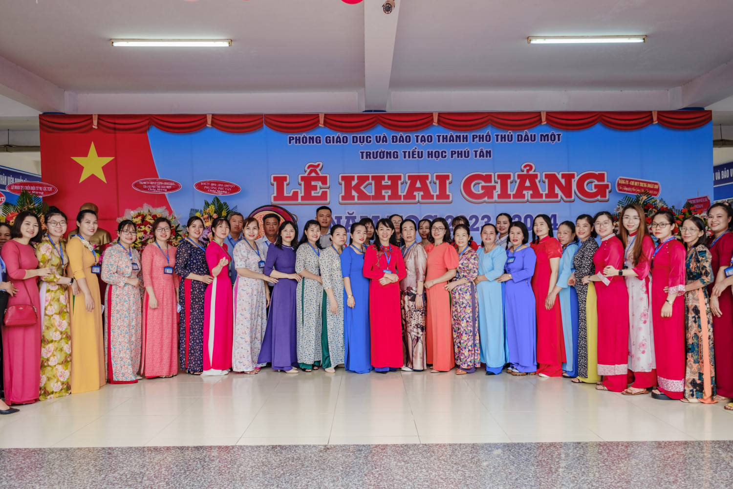 TRƯỜNG TIỂU HỌC PHÚ TÂN: TƯNG BỪNG CHÀO ĐÓN LỄ KHAI GIẢNG NĂM HỌC MỚI 2023 – 2024