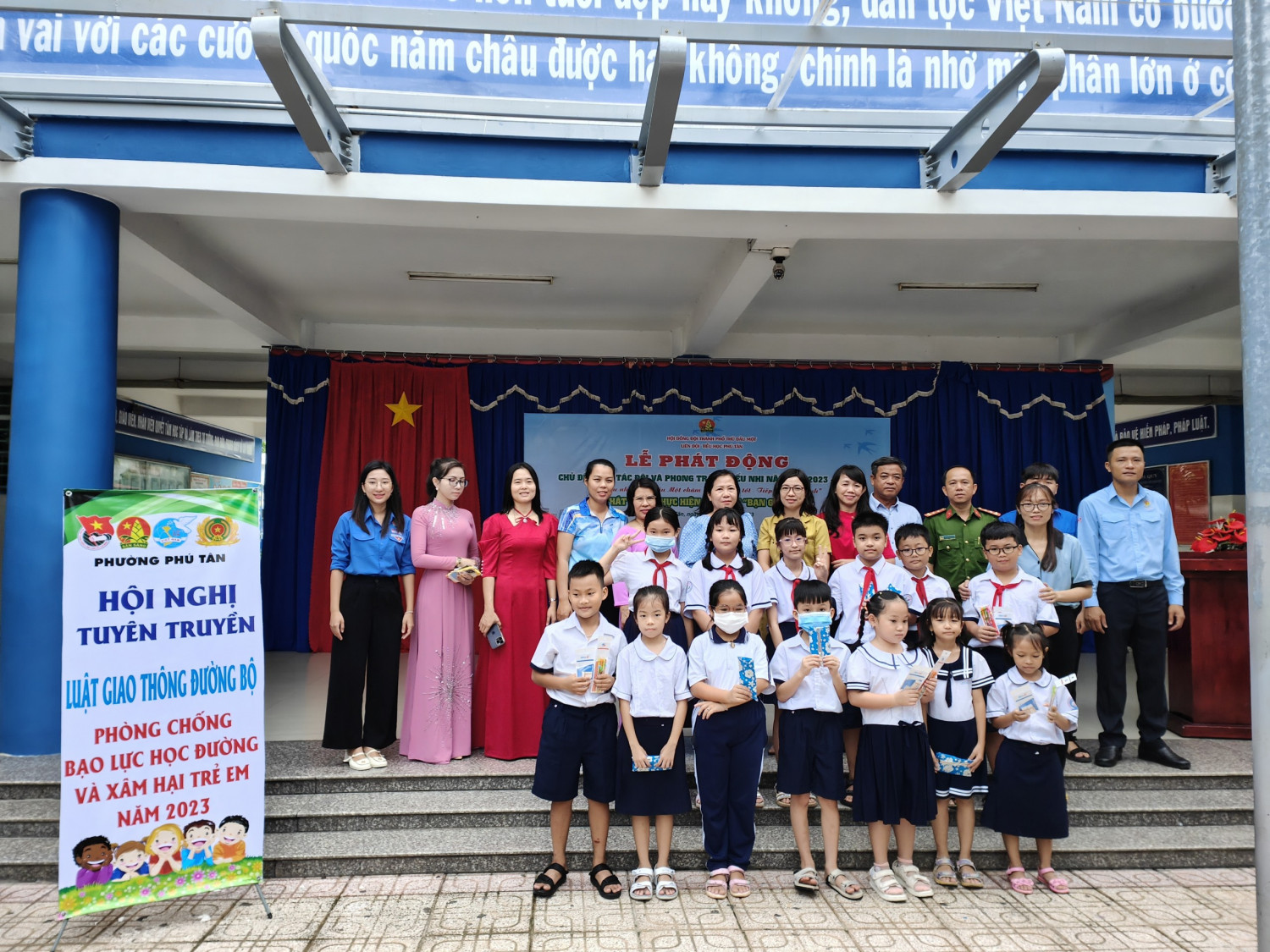 LIÊN ĐỘI TIỂU HỌC PHÚ TÂN TỔ CHỨC LỄ PHÁT ĐỘNG CHỦ ĐỀ CÔNG TÁC ĐỘI VÀ PHONG TRÀO THIẾU NHI NĂM HỌC 2023-2024
