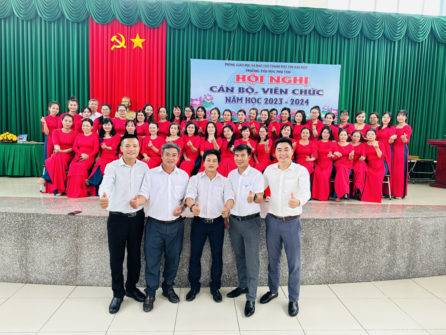 TRƯỜNG TIỂU HỌC PHÚ TÂN TỔ CHỨC HỘI NGHỊ CÁN BỘ,VIÊN CHỨC NĂM HỌC 2023-2024