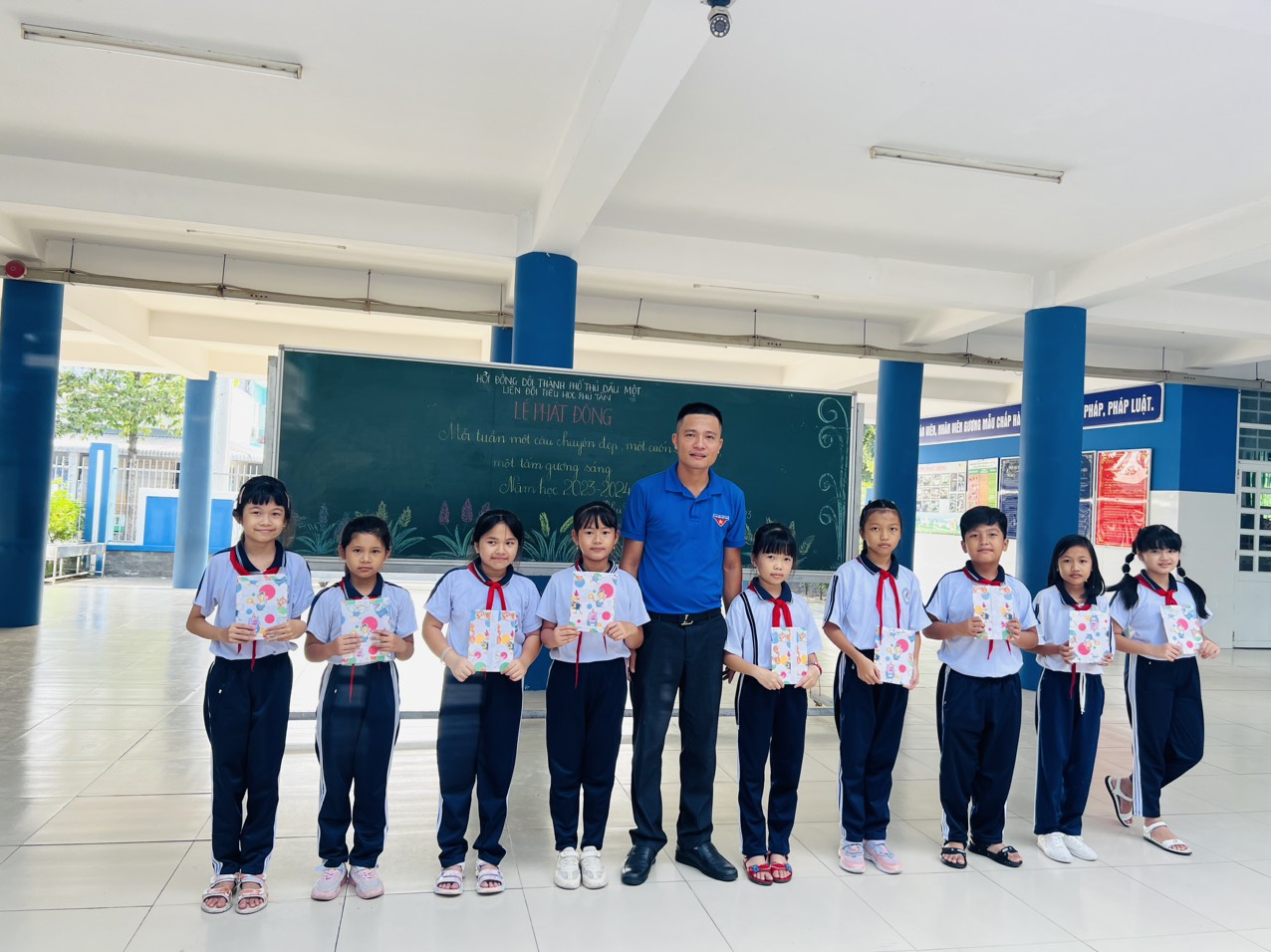 LỄ PHÁT ĐỘNG MỖI TUẦN MỘT CÂU CHUYỆN ĐẸP, MỘT CUỐN SÁCH HAY, MỘT TẤM GƯƠNG SÁNG