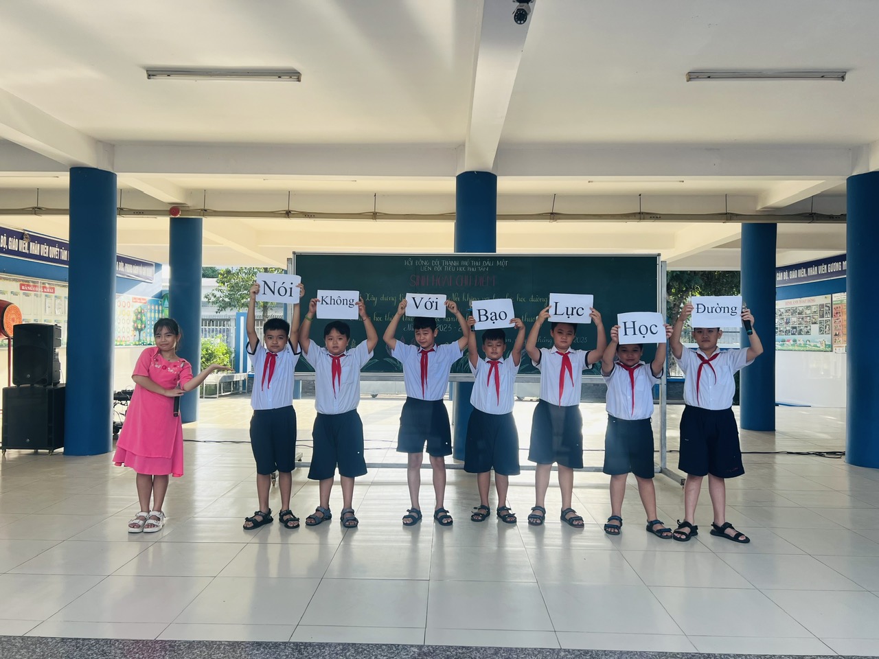 TRƯỜNG TH PHÚ TÂN - SINH HOẠT CHỦ ĐIỂM "XÂY DỰNG TÌNH BẠN ĐẸP - NÓI KHÔNG VỚI BẠO LỰC HỌC ĐƯỜNG" - "TRƯỜNG HỌC THÂN THIỆN, LỚP HỌC HẠNH PHÚC, HỌC SINH YÊU THƯƠNG"