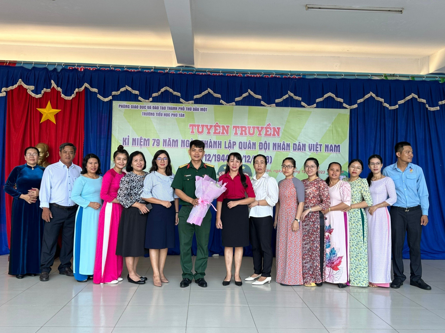 LIÊN ĐỘI TIỂU HỌC PHÚ TÂN TUYÊN TRUYỀN Ý NGHĨA KỶ NIỆM 79 NĂM NGÀY THÀNH LẬP QUÂN ĐỘI NHÂN DÂN VIỆT NAM