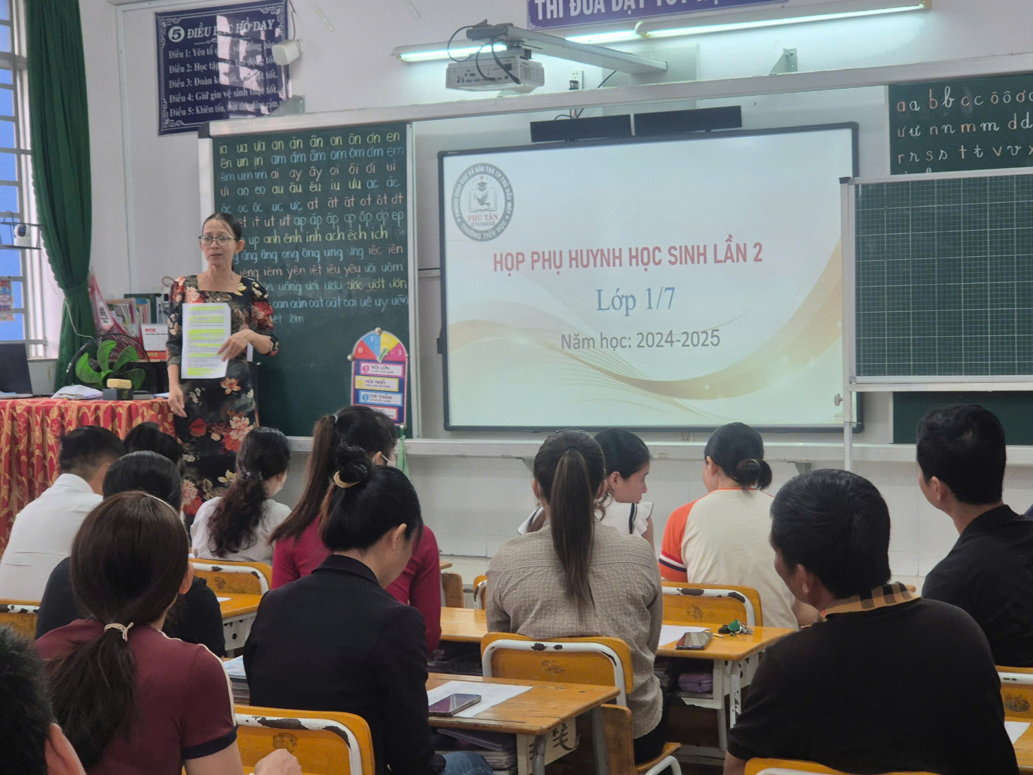 TRƯỜNG TH PHÚ TÂN TỔ CHỨC HỌP PHỤ HUYNH HỌC SINH (LẦN 2) NĂM HỌC 2024-2025