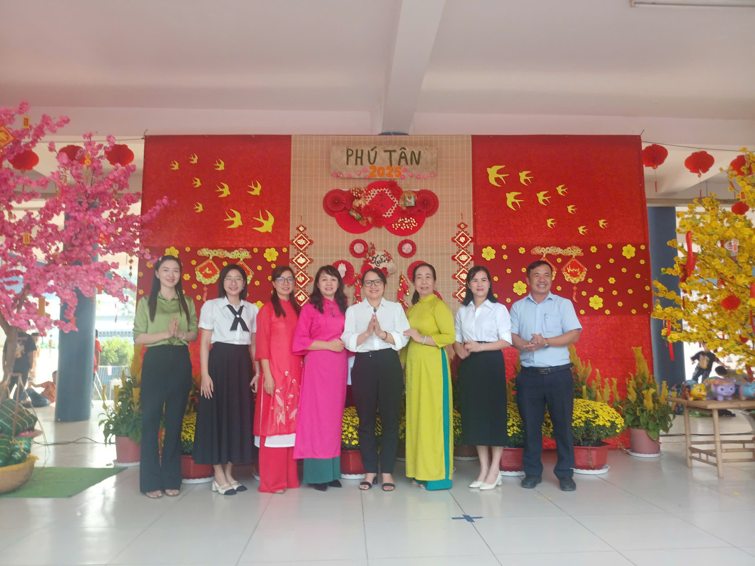 TRƯỜNG TIỂU HỌC PHÚ TÂN TỔ CHỨC CHƯƠNG TRÌNH LỄ HỘI PHỐ XUÂN MỪNG XUÂN ẤT TỴ 2025