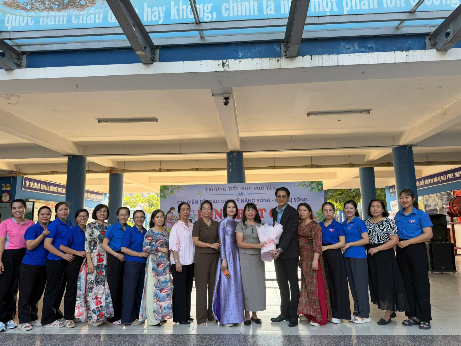 🌻💖 TRƯỜNG TIỂU HỌC PHÚ TÂN TỔ CHỨC CHUYÊN ĐỀ GIÁO DỤC KỸ NĂNG SỐNG – GIÁ TRỊ SỐNG “LÒNG BIẾT ƠN”💖🌻